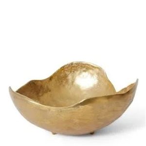 Bol décoratif vintage en laiton avec motifs floraux gravés à la main idéal pour la décoration intérieure traditionnelle ou les cadeaux de fête - Product Image 2
