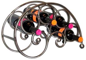 Soporte de hierro duradero para botellas con elegantes detalles antiguos diseñados para exhibir botellas de vino en el hogar o en un bar comercial - Product Image 6