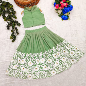 Lehenga Choli Shoryam de Lujo para Niñas, Bordado, Largo hasta el Suelo, Moda |   Ropa Festiva Infantil de Estilo Étnico Indio de la Marca Pista Green - Product Image 3