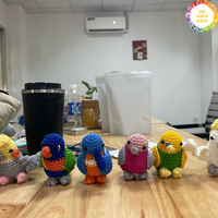 Poupée décorative en laine fabriquée à partir de fil au Vietnam, idéale pour la décoration intérieure et les idées de cadeaux personnalisés