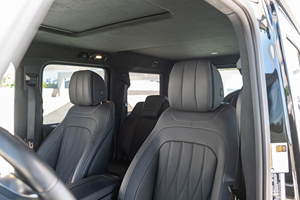 Mercedes-Benz G550 2023 Propre et Élégant, V8 Bi-Turbo, 4x4, SUV, Conduite à Gauche, Intérieur Sombre, Sièges en Cuir, Différentiel à Triple Verrouillage - Product Image 6