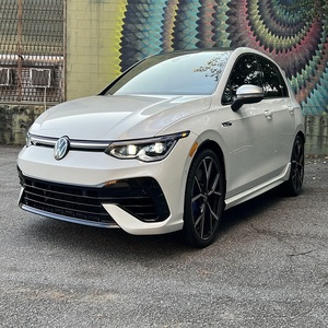 Alerte Offre Exceptionnelle! Superbe Volkswagen Golf R 2022, 315 ch, turbo, 4 cylindres, transmission intégrale, boîte manuelle 6 vitesses, blanc pur, berline de luxe - Product Image 1