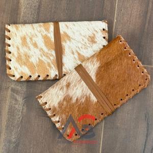 Produits les plus vendus Pochette à tabac en cuir de vachette roulant 100% Étui à cigarettes en cuir véritable fabriqué à la main Hair On Hide Tobacco Wallet - Product Image 1