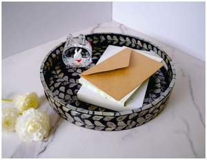 Plateau à serpillière en bois massif, idéal pour les intérieurs haut de gamme et la décoration de table élégante avec texture nacrée - Product Image 3