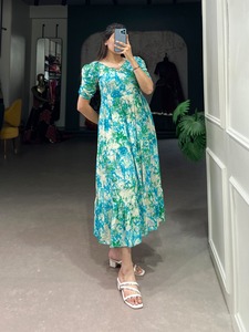 Hermosa ropa ocasional Traje indio de estilo moderno Elegante vestido de rayón con estampado y trabajo de lámina Proveedor mundial a la venta - Product Image 2