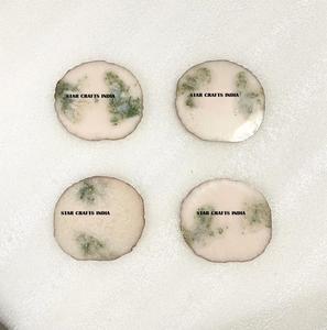 Posavasos de madera y resina, alfombrillas y almohadillas de diseño clásico disponibles para su uso en cocina para el mercado internacional por STAR CRAFTS INDIA - Product Image 3