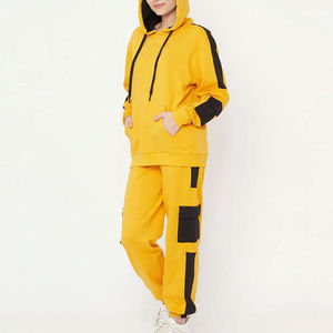 2025 Top llegada moda mujer chándal con capucha logotipo personalizado Venta caliente Material Premium para el invierno mejor aspecto - Product Image 4