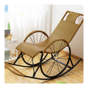 Fabriquée en rotin de haute qualité issu de sources durables, cette chaise est non seulement durable, mais aussi légère et facile à déplacer - Product Image 2