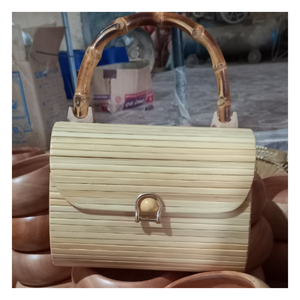 Bolso de bambú hecho a mano de moda, ecológico, transpirable, ligero, Gran accesorio para ropa de resort, estilo de playa o verano - Product Image 3