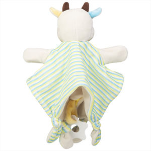 Vente en gros de peluche couverture de sécurité douce vache Lovey pour bébés avec anneau de dentition et coins noués - Product Image 5