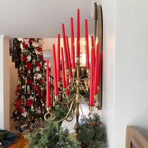 เชิงเทียนโลหะสีทองบนโต๊ะดีไซน์หรูหราทำด้วยมือไม่เหมือนใครสำหรับตกแต่งบ้าน - Product Image 5