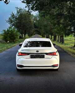 Lexus ES 300h d'occasion de 2021, en bon état - Product Image 5