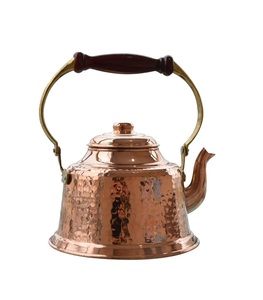 Hervidor de cobre clásico con exterior brillante y vientre redondo hecho a mano para cocinas elegantes o configuraciones de comedor temáticas - Product Image 1