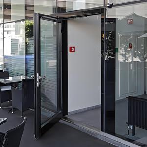 Portes d'entrée extérieures battantes en verre Porte-fenêtre française à charnière simple ou double en aluminium avec différentes grilles - Product Image 6