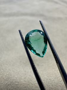 ลูกแพร์พลอยสีเขียวแซมเบียธรรมชาติอัญมณีสีเขียวเจียระไนแบบหลวมได้รับการรับรอง - Product Image 2