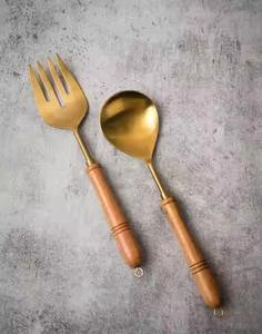 Ensemble de cuillères à salade en acier inoxydable de qualité supérieure et au design moderne, fabriqué à la main, avec une poignée en forme de plume - Product Image 5