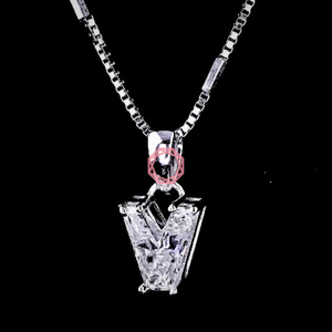 จี้เครื่องประดับใบหน้าเงินแท้และเครื่องรางในห้องแล็บ HPHT ปลูกเพชร Def VVS V ตัวอักษรสำหรับ unisex IGI ใบรับรองทอง/เงิน - Product Image 1