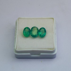 Vente en gros d'émeraude naturelle d'origine zambienne de qualité AAA vert ovale 7x5 6x8mm en vrac pour la fabrication de bijoux fabricant indien - Product Image 6