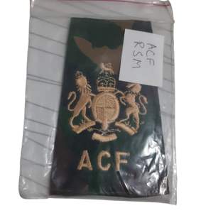 Ceci est une épaulette pour (ACF) Warrant Office Class 1 (WO1) Sargent-Major de Régiment (RSM) grade épaulette coulissante - Product Image 1