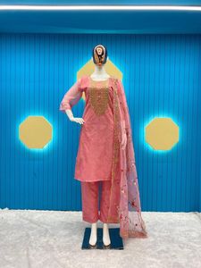 คอลเลกชันผู้หญิงอินเดียขายส่งเคอร์ติสําเร็จรูปพร้อม Salwar ในผ้าคุณภาพสูง ดูดีไซน์ใหม่ Kurta dhoti salwaar - Product Image 5