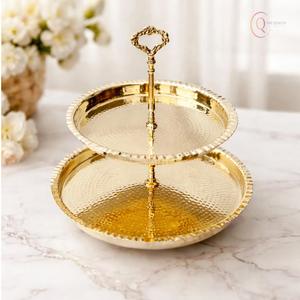 Support à gâteau en métal lourd pour une présentation sécurisée, idéal pour les gâteaux à plusieurs étages et la présentation élégante de desserts - Product Image 3