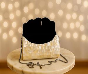 Pochette ronde en nacre exquise faite à la main avec bracelet en chaîne en or élégant-Accessoire de déclaration idéal pour les mariages - Product Image 3