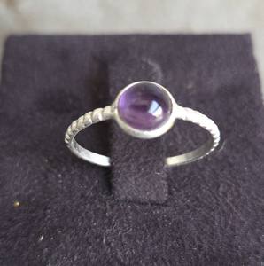 Anillo de Plata de Ley Estilo Bohemio Hecho a Mano Unisex con Piedra Preciosa de Amatista para Aniversario de Boda o Regalo de Fiesta - Product Image 2