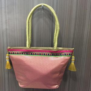 Fournisseur indien Sac à main en soie artisanale Accessoire élégant pour Sarees Lehengas & Salwar Suits d'Inde - Product Image 3