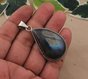 Colgante Fino de Plata de Ley 925 Hecho a Mano, Diseño de Estrella con Piedra Preciosa Natural de Laborita Vintage, Joyería Personalizada para Mamá, Regalo Shree - Product Image 2