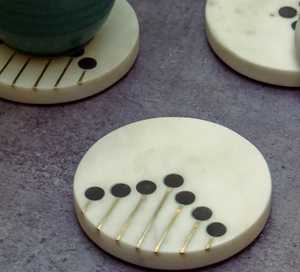 จานรองแก้วหินหินอ่อนธรรมชาติสุดหรูแผ่นรองจานและแผ่นรองจานทำจากทองเหลืองพร้อมจุดเรซินสำหรับบ้านห้องครัวร้านอาหาร - Product Image 4