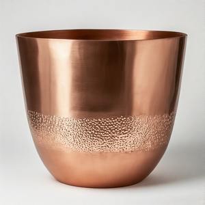 Jardinière Heirloom Shine avec marques de marteau profondes et lueur argentée pour des projets d'intérieur exclusifs axés sur la décoration - Product Image 5