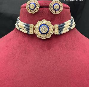 Collier ras du cou classique Kundan plaqué or nouveau style élégant de créateur avec boucles d'oreilles pour les mariages de femmes fêtes fiançailles - Product Image 4