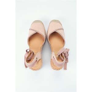 Alpargata cerrada con tacón de cuña alto - Product Image 4