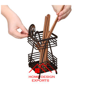 Porte-ustensiles en fil de fer avec base en bois 2024 Meilleures ventes d'accessoires de cuisine en fer de qualité supérieure en forme de tasse en fer noir - Product Image 2