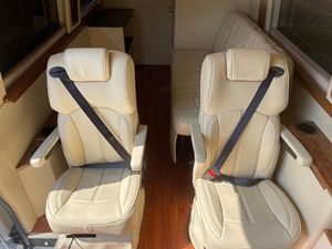 Mercedes-Benz Sprinter 2014, 7 places, 1 à 25 000 miles, conversion de fourgon de luxe, moteur turbodiesel V6 de 3,0 litres, cuir pivotant à gauche - Product Image 5