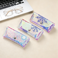 Étui à lunettes élégant en PVC laser avec bouton-pression, pochette transparente légère pour lunettes de vue, vente en gros