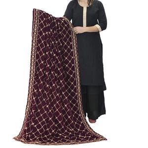 Chales de terciopelo con diseño de retales personalizados, patrones cosidos con estilo único de invierno, decorativos duraderos largos de Color sólido para mujer - Product Image 1