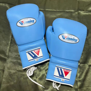 Guantes de boxeo con cordones ganadores de Sky-Blue para competiciones de gimnasio y puñetazos Guantes de boxeo de cuero genuino para adultos 2017 - Product Image 1