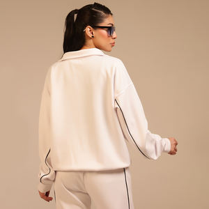 Veste zippée urbaine pour femme, exportée mondiallement, conçue pour le mouvement, l'entraînement extensible et un usage quotidien, approvisionnement en vrac disponible - Product Image 5