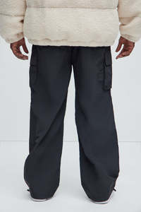 Pantalones Casuales de Invierno Ligeros Personalizados, Pantalones Rectos Negros con Cintura Elástica y Cordón, Pantalones Cortavientos de Lona y Nailon de Secado Rápido para Hombre - Product Image 2