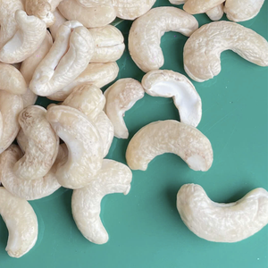 เม็ดมะม่วงหิมพานต์แบบแตกเม็ดมะม่วงหิมพานต์จากเวียดนาม LP SW ราคาถูกจำนวนมากพร้อมส่ง - Product Image 1