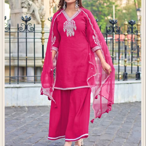 Ensemble Salwar Kameez traditionnel pour femmes en viscose crêpe, haut et bas avec broderie à la main, séchage rapide pour mariage/fête/Diwali - Product Image 1
