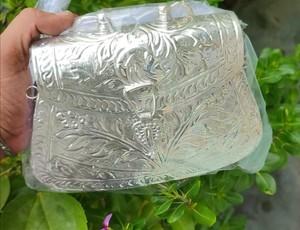 Bolso de Mano de Novia de Latón con Acabado Antiguo Plateado de Diseño Artesanal para Eventos Especiales y Ocasiones Elegantes - Product Image 4