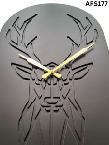 Horloge murale en bois minimaliste de qualité supérieure pour un design d'intérieur scandinave moderne, disponible à la vente - Product Image 3