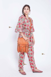 Bolso bandolera de cuero de cabra de estilo Vintage para mujer, forro de lona hecho a mano, decoración de letras con borlas, cierre a presión, gran capacidad - Product Image 4