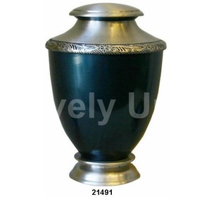 Urna funeraria Urna de cremación para cenizas humanas-Hecho a mano en latón-Adecuado para cementerio - Product Image 1