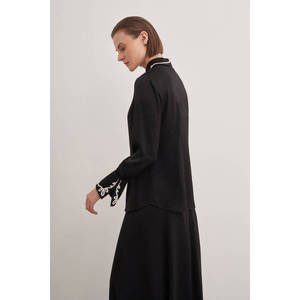 เสื้อเชิ้ตคลาสสิคสีดำผ้าป๊อปลินทรงหลวมแขนยาวแบบเสื้อกล้าม - Product Image 5