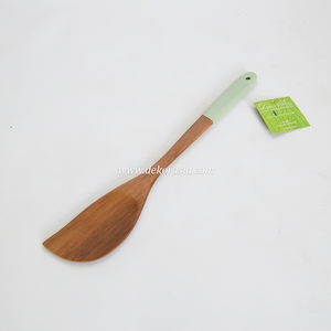 Combinaison de spatule incurvée de couleur unie, conception incurvée durable et élégante de spatule en bois pour la cuisine - Product Image 2