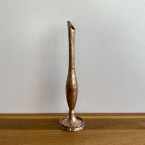 Vase décoratif traditionnel en laiton avec motif floral en acrylique pour la décoration intérieure ou les cadeaux à un prix raisonnable en métal - Product Image 5