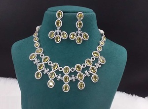 Conjunto de joyería AD único para mujer, collar de diseñador con detalles impresionantes y brillo disponible para la venta desde la India - Product Image 2